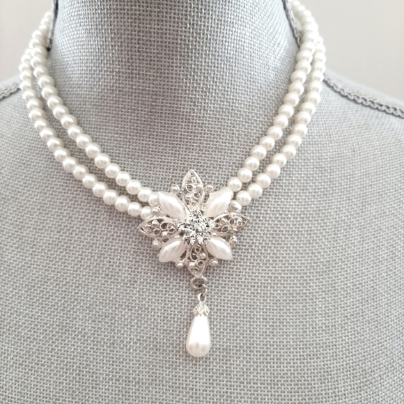 Jewelry - Vintage Swarovski Pearl Necklace Choker